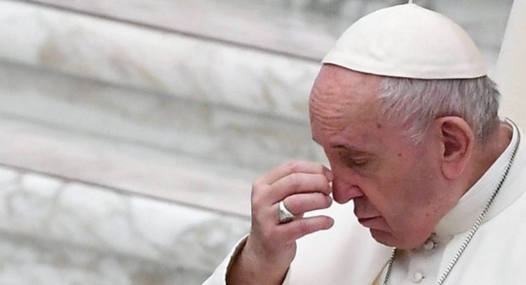 Papa Franjo hospitaliziran