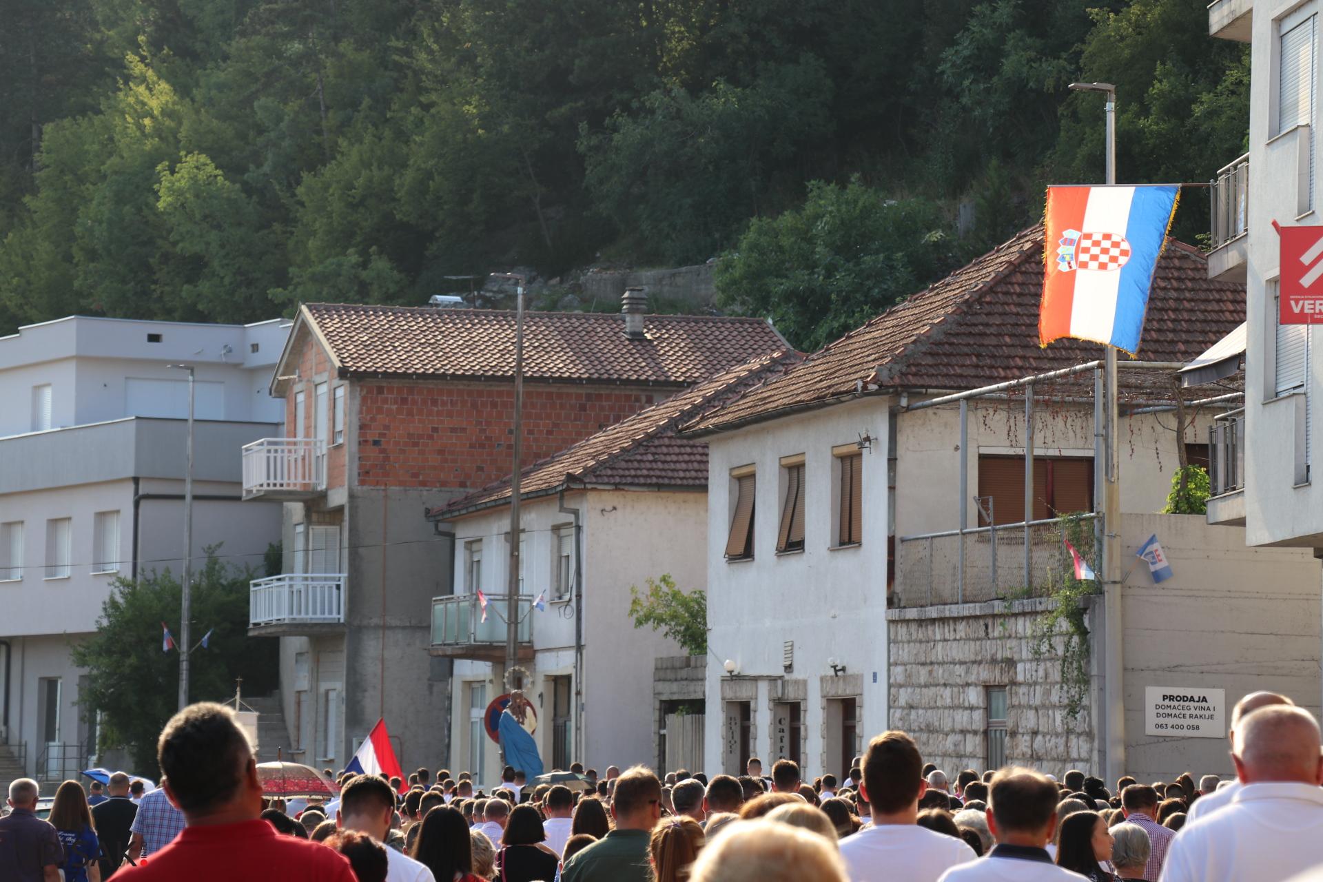 Procesija ulicama Širokog Brijega uoči blagdana Velike Gospe