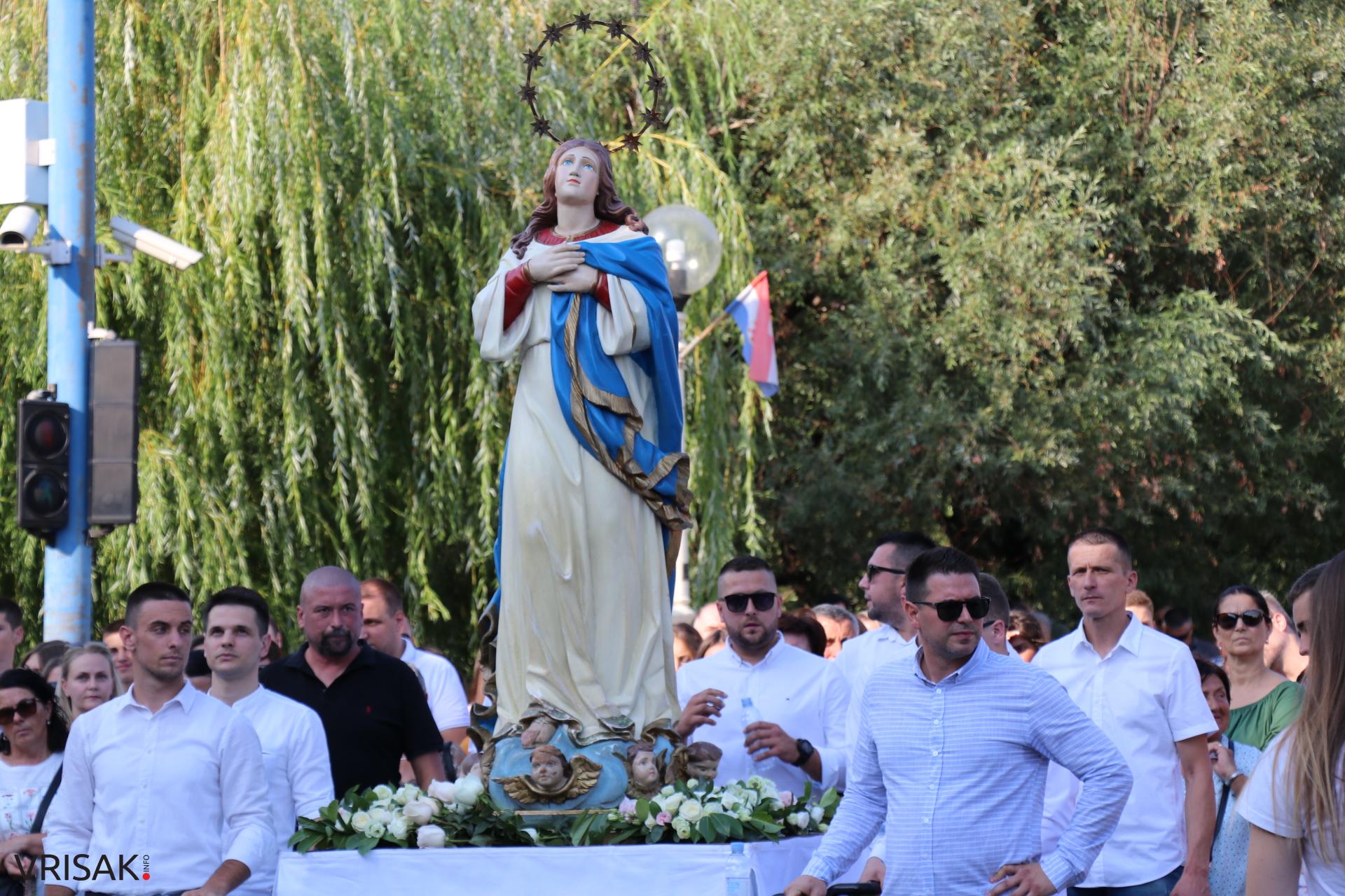Procesija ulicama Širokog Brijega uoči blagdana Velike Gospe