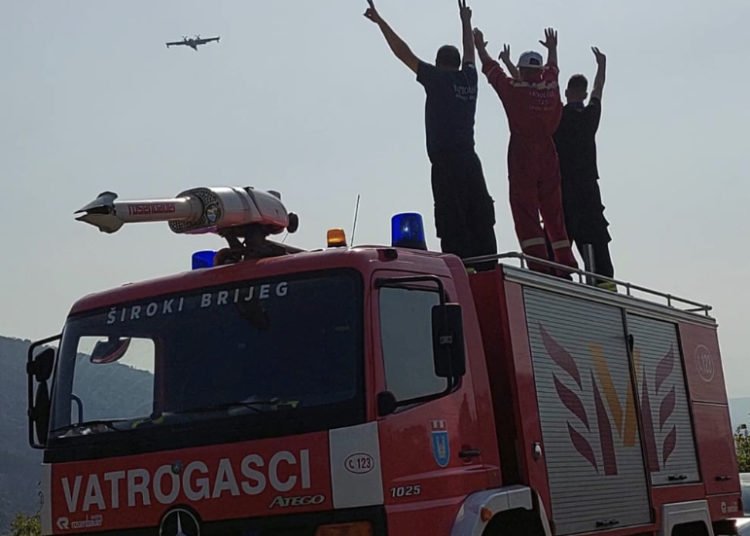 Kanaderi pomogli u gašenju požara u Širokom Brijegu