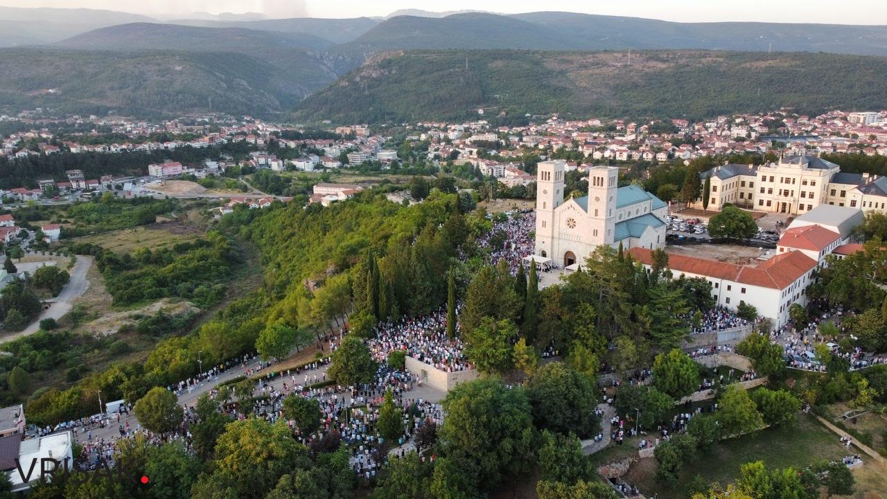 Široki Brijeg: Tisuće vjernika na Uočnici Velikoj Gospi