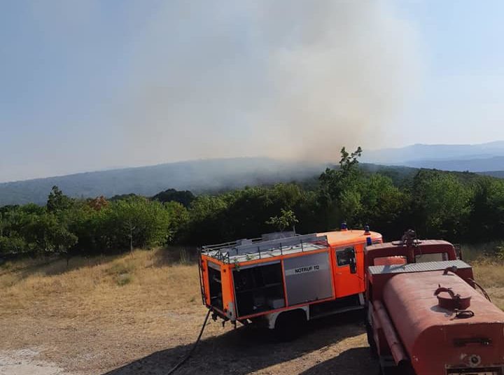 Široki Brijeg: Požar u Gornjem Crnču aktivan, ali je pod kontrolom