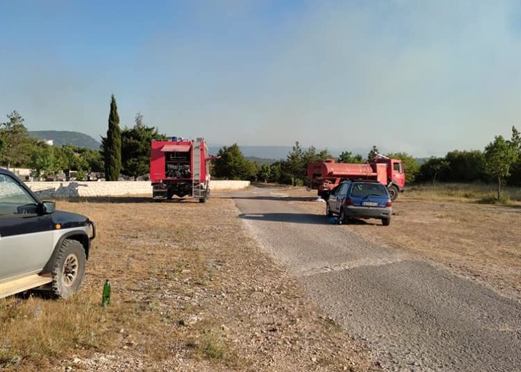 Široki Brijeg: Požar u Gornjem Crnču aktivan, ali je pod kontrolom