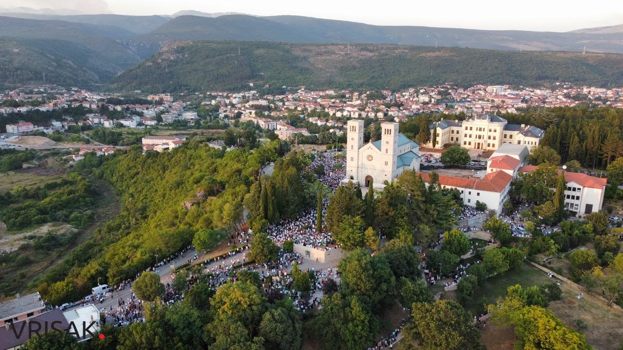 Široki Brijeg: Tisuće vjernika na Uočnici Velikoj Gospi