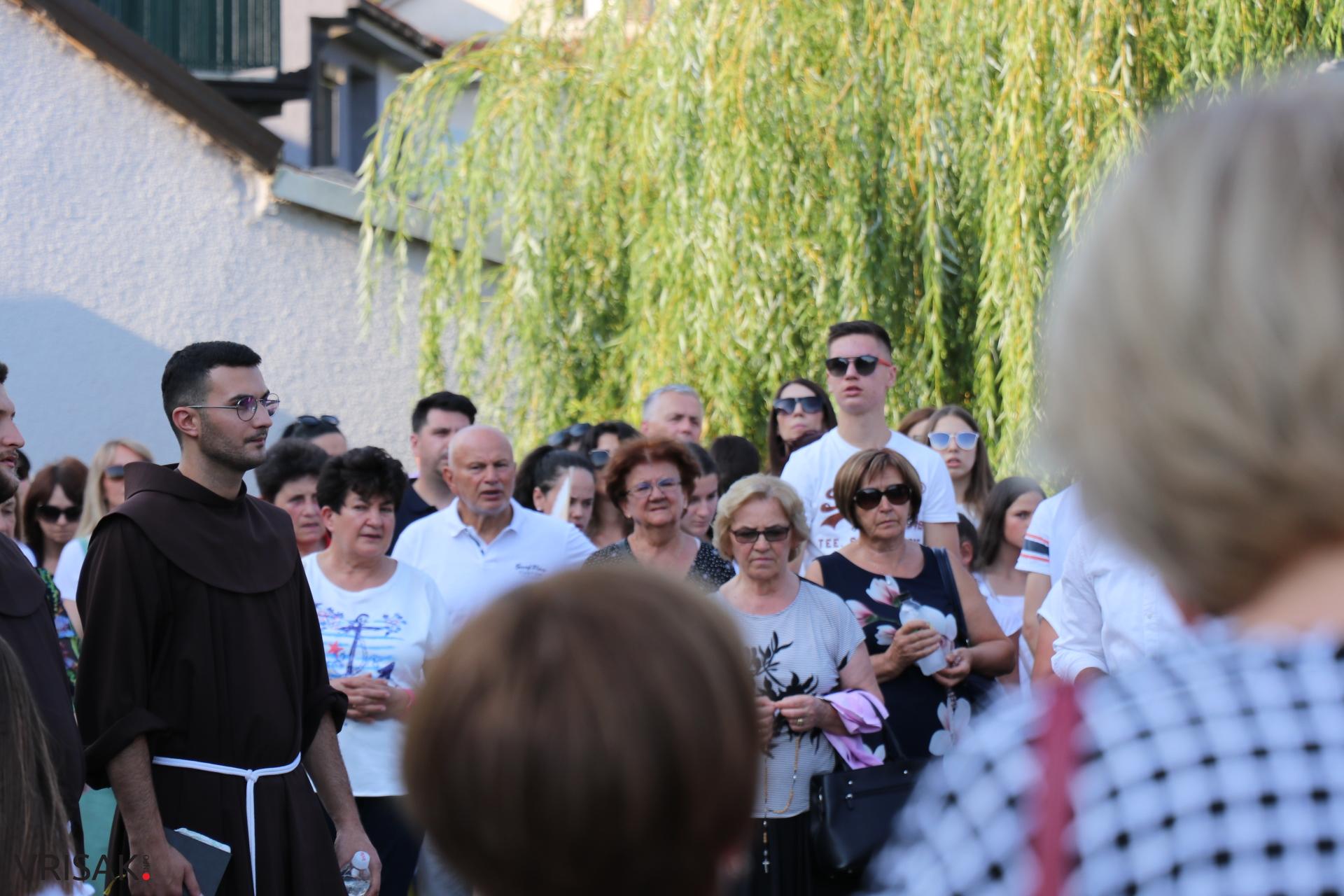 Procesija ulicama Širokog Brijega uoči blagdana Velike Gospe