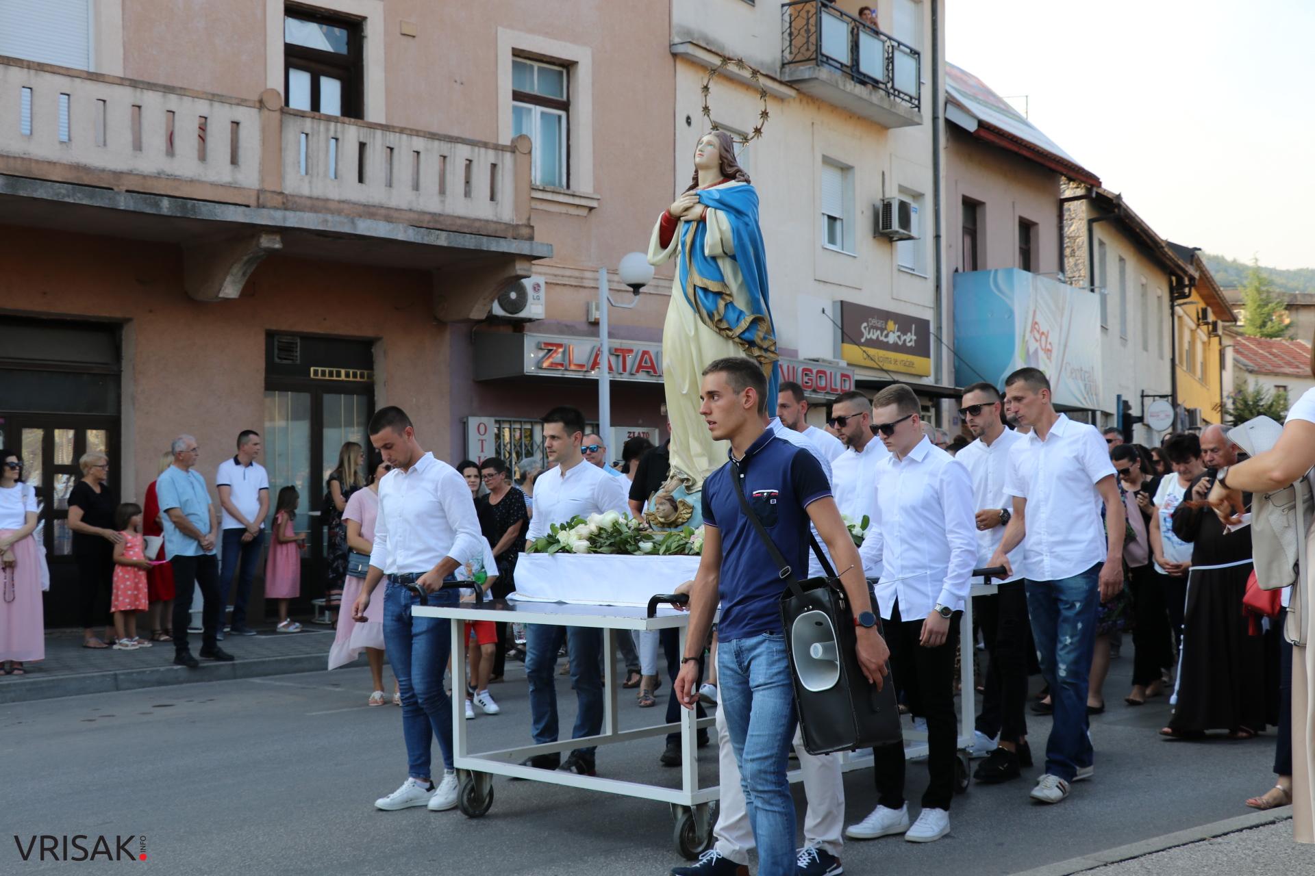 Procesija ulicama Širokog Brijega uoči blagdana Velike Gospe