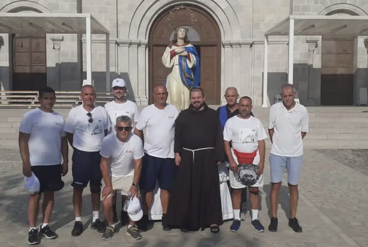 Hodočašće od Gospe Širokobriješke do Gospe Sinjske – Uzarićani pješice hodočaste do Sinja