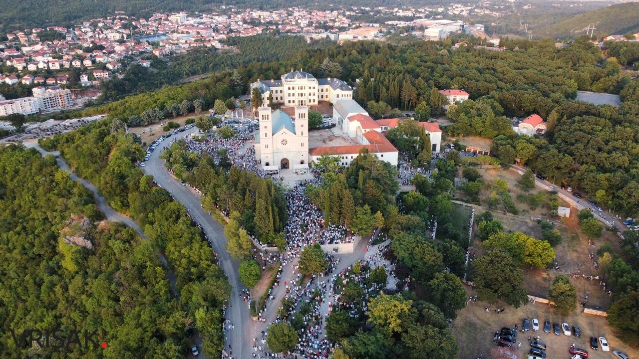 Široki Brijeg: Tisuće vjernika na Uočnici Velikoj Gospi