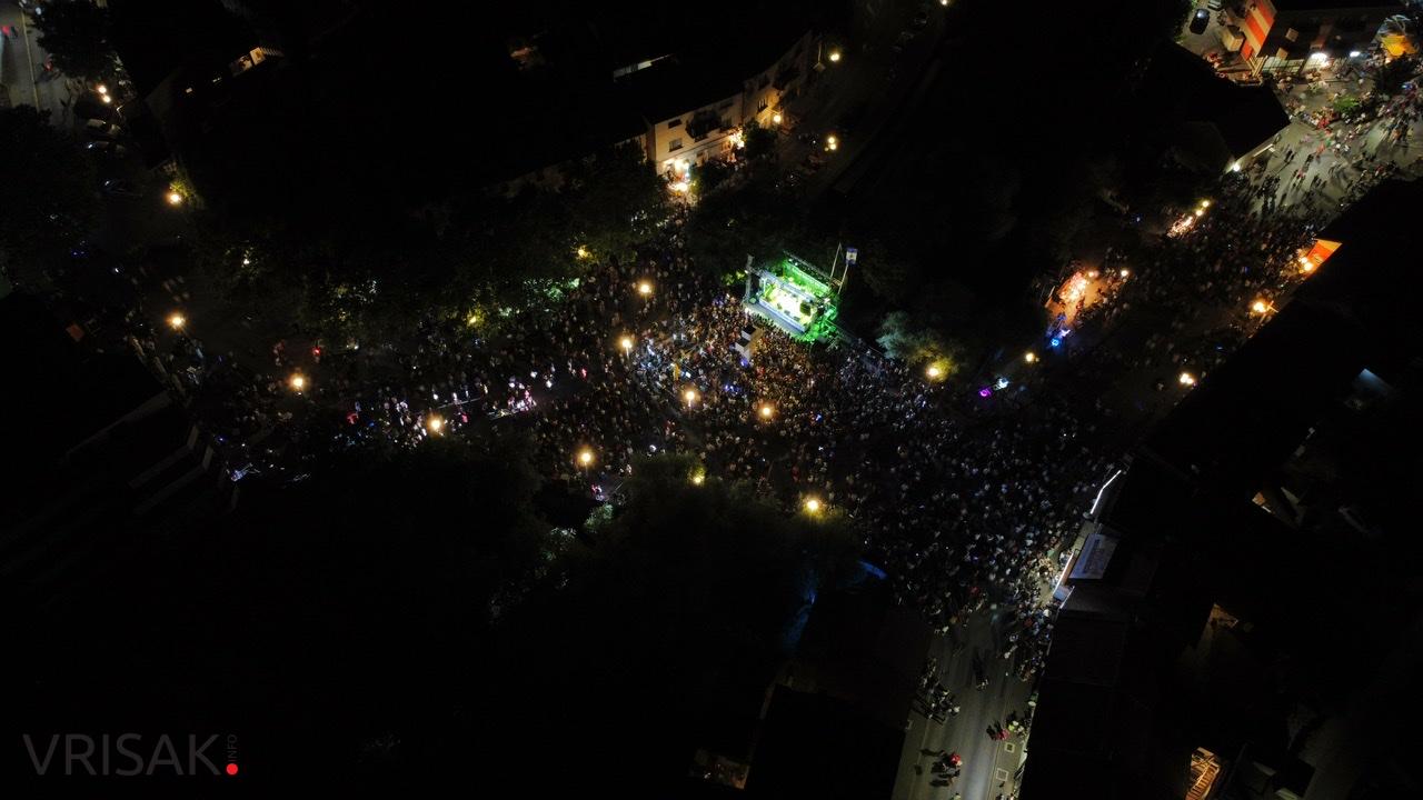 Uz hitove Magazina pjevalo i plesalo više tisuća Širokobriježana i gostiju