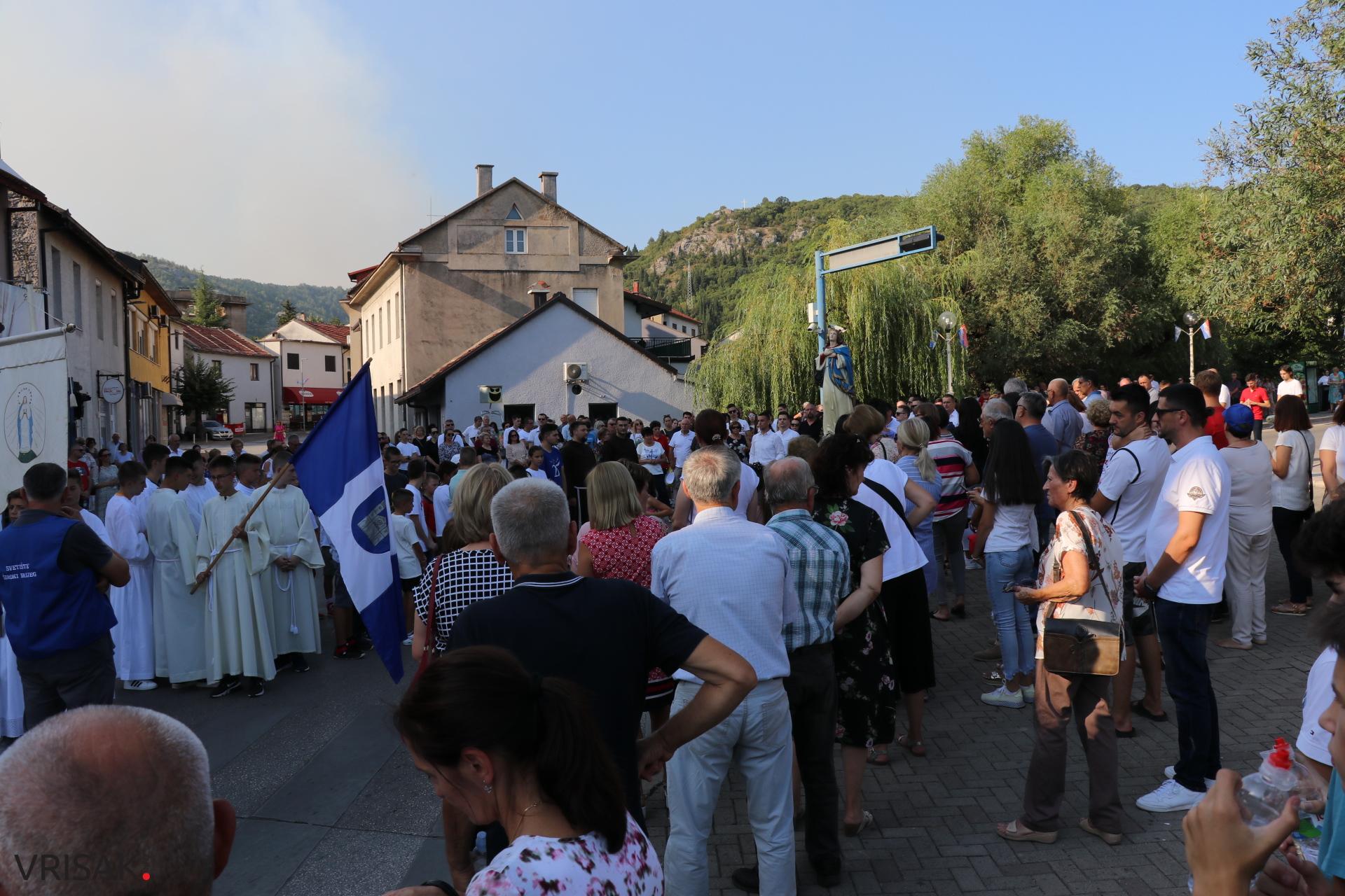 Procesija ulicama Širokog Brijega uoči blagdana Velike Gospe