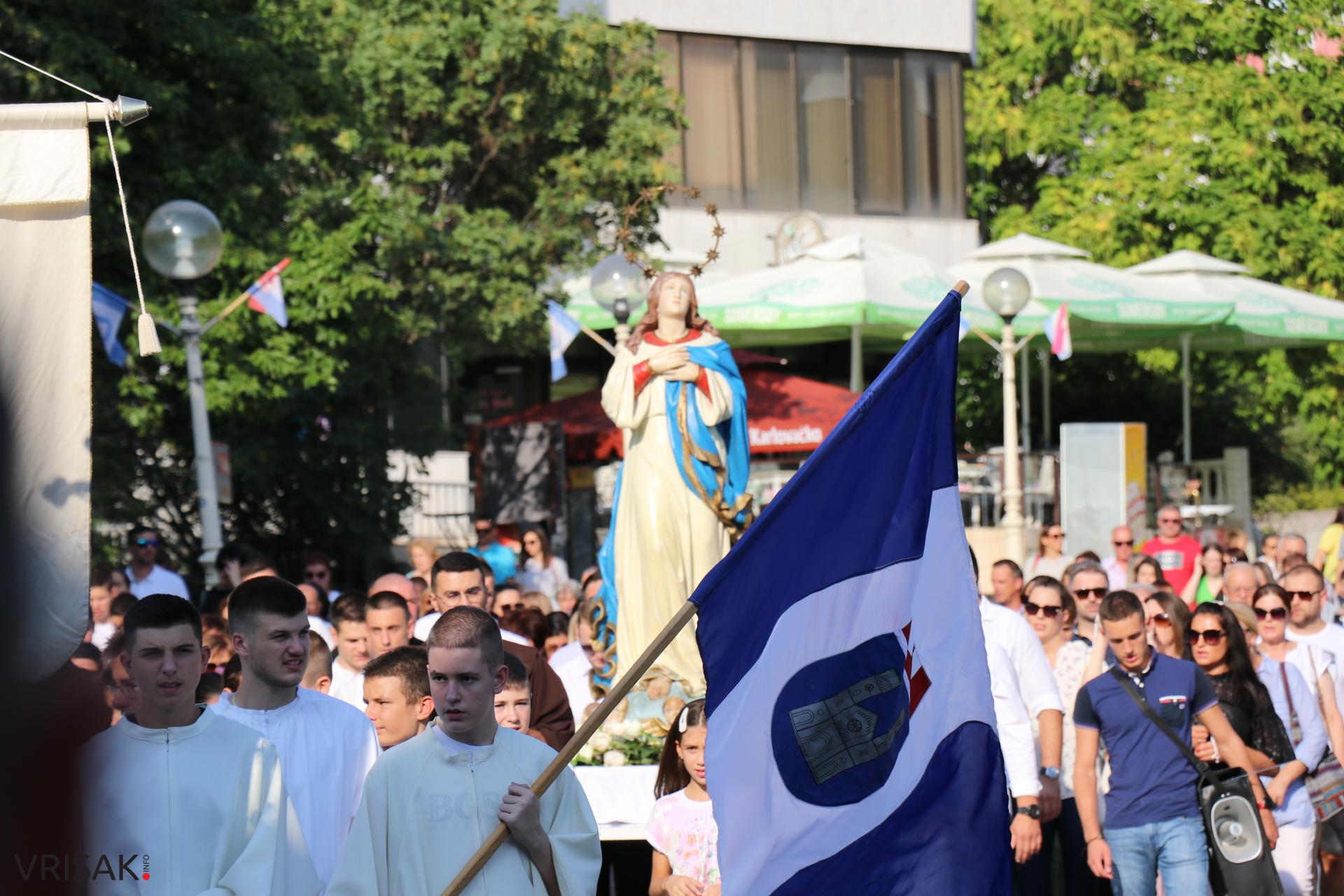 Procesija ulicama Širokog Brijega uoči blagdana Velike Gospe