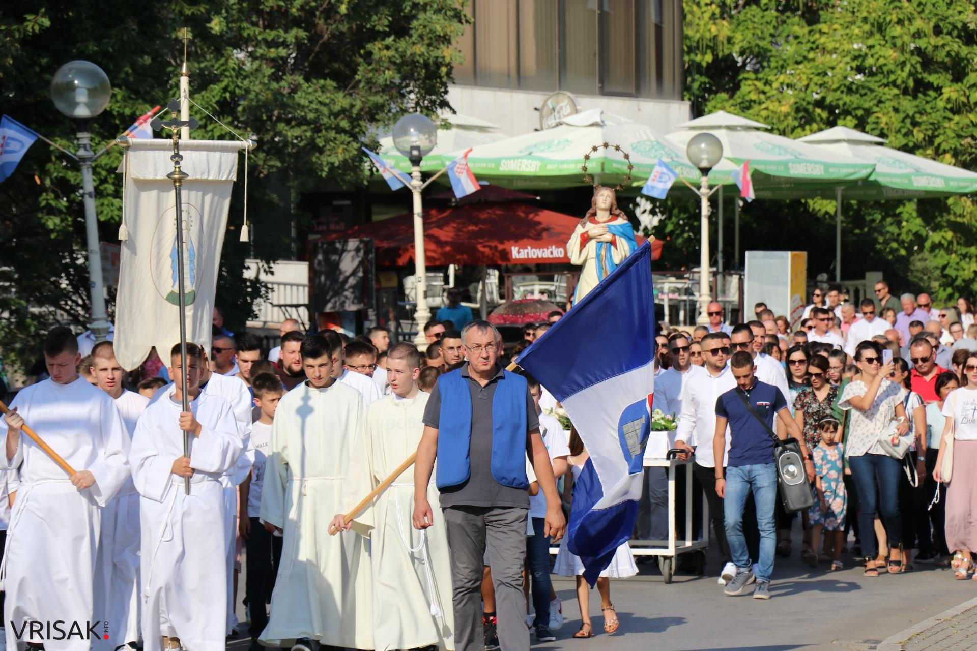 Procesija ulicama Širokog Brijega uoči blagdana Velike Gospe