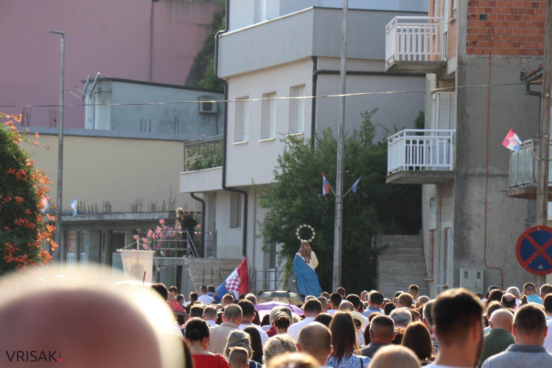 Procesija ulicama Širokog Brijega uoči blagdana Velike Gospe