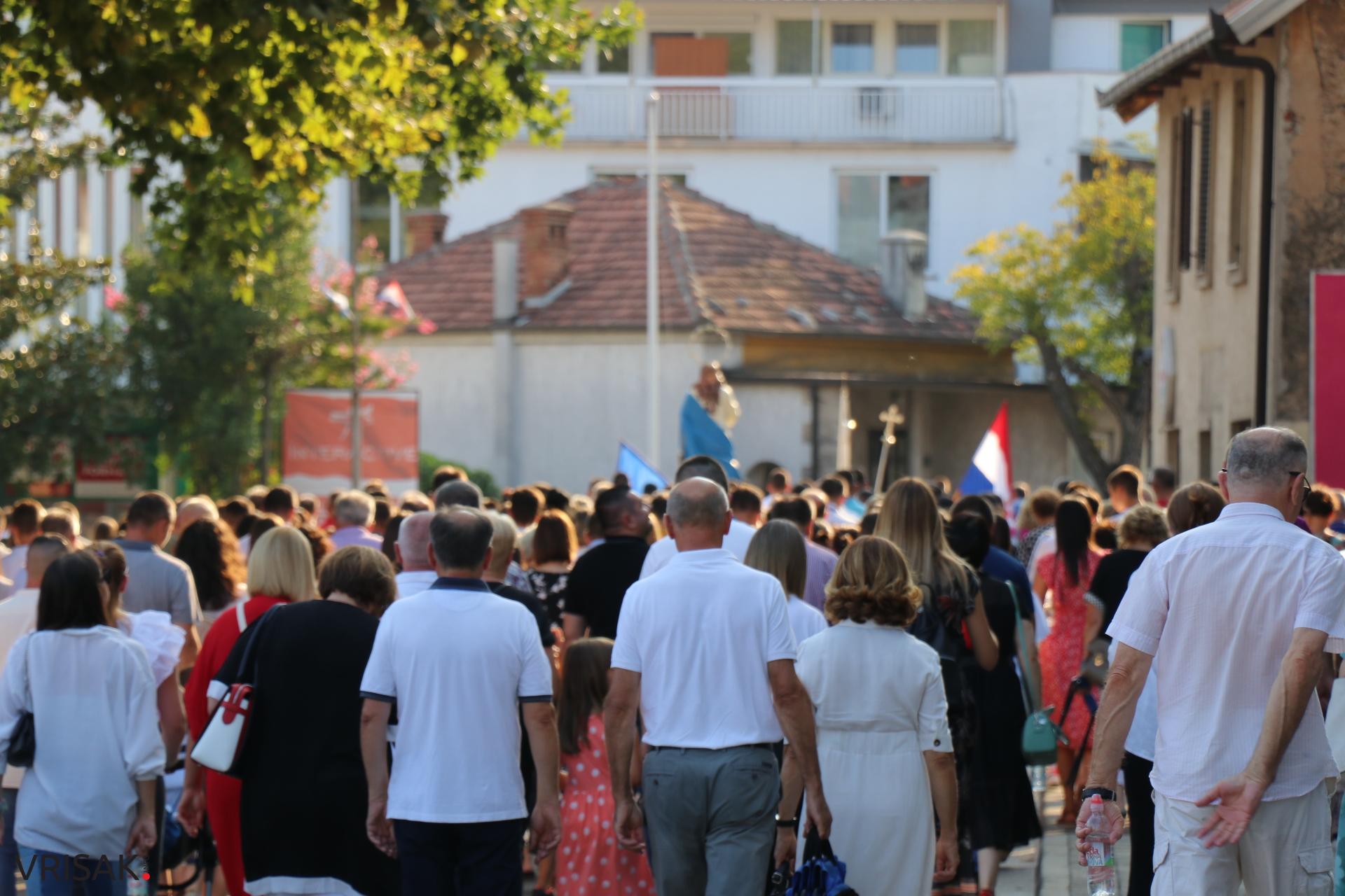 Procesija ulicama Širokog Brijega uoči blagdana Velike Gospe