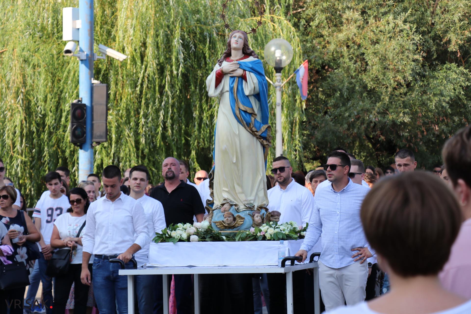 Procesija ulicama Širokog Brijega uoči blagdana Velike Gospe