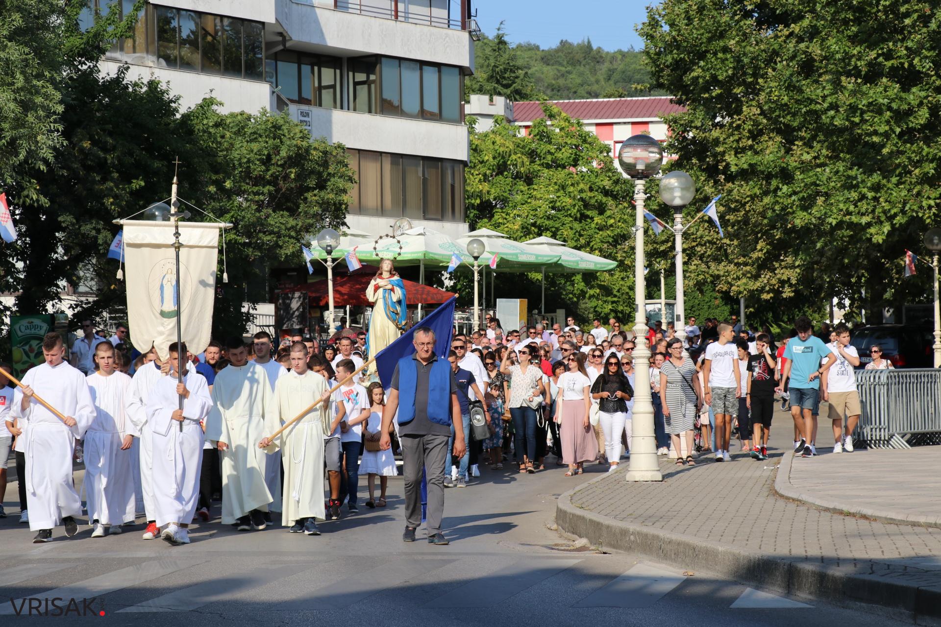 Procesija ulicama Širokog Brijega uoči blagdana Velike Gospe