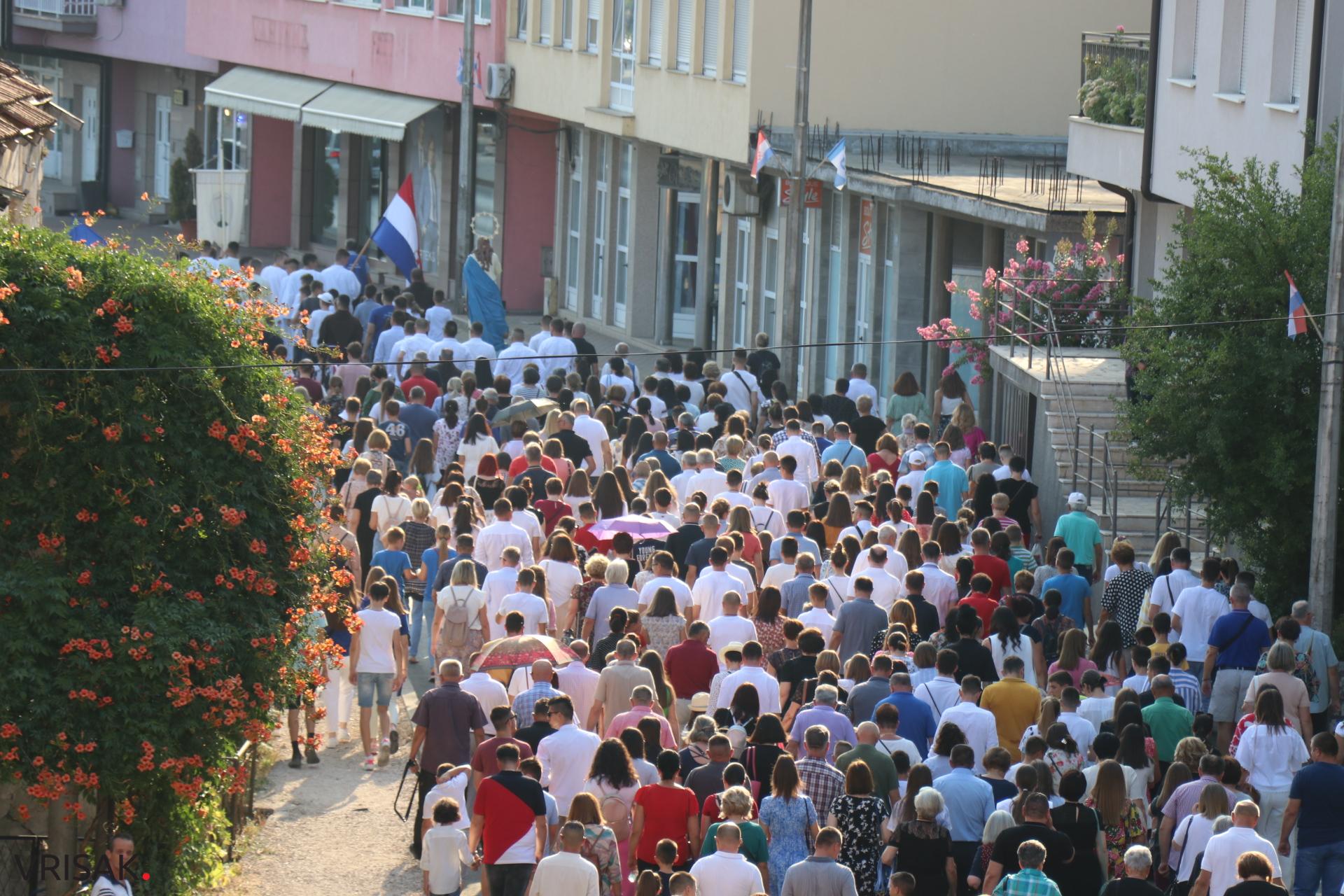Procesija ulicama Širokog Brijega uoči blagdana Velike Gospe