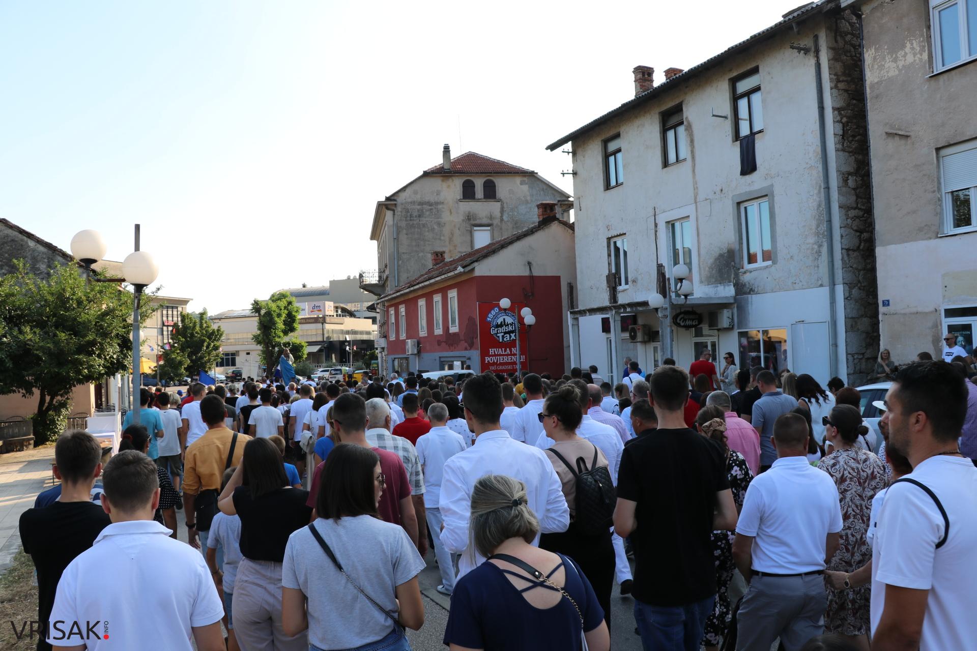 Procesija ulicama Širokog Brijega uoči blagdana Velike Gospe