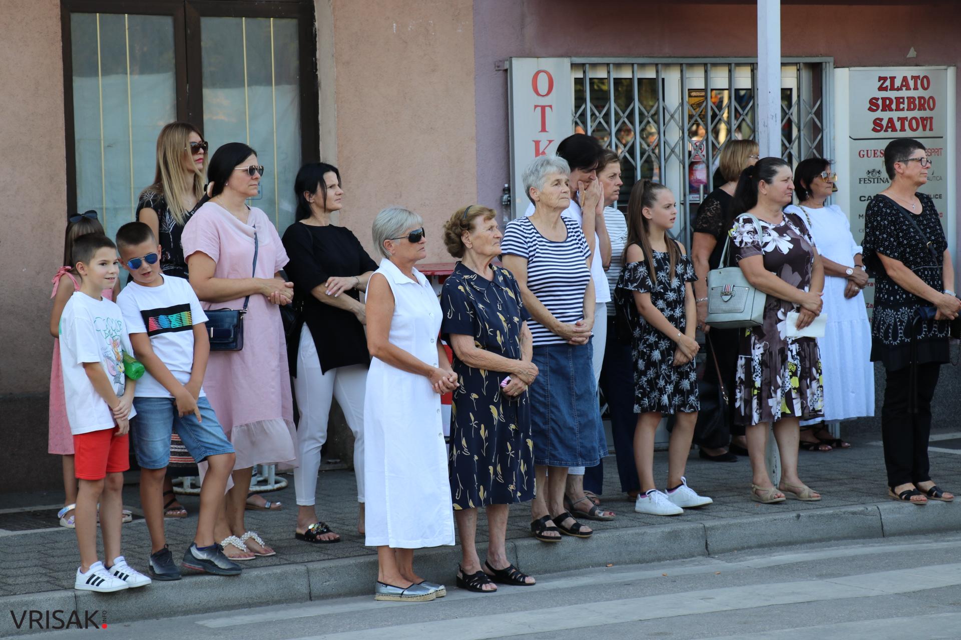 Procesija ulicama Širokog Brijega uoči blagdana Velike Gospe