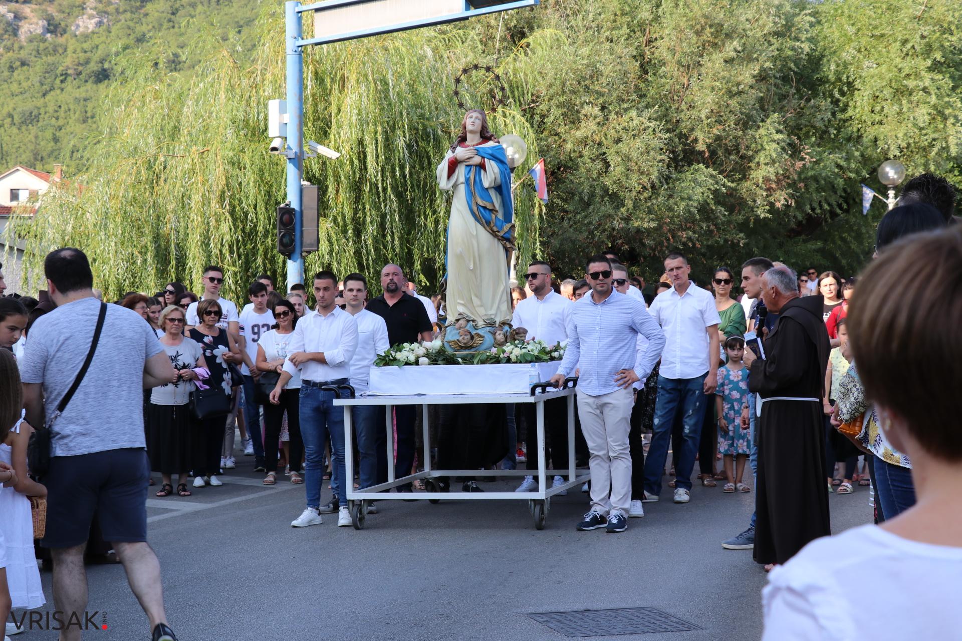 Procesija ulicama Širokog Brijega uoči blagdana Velike Gospe