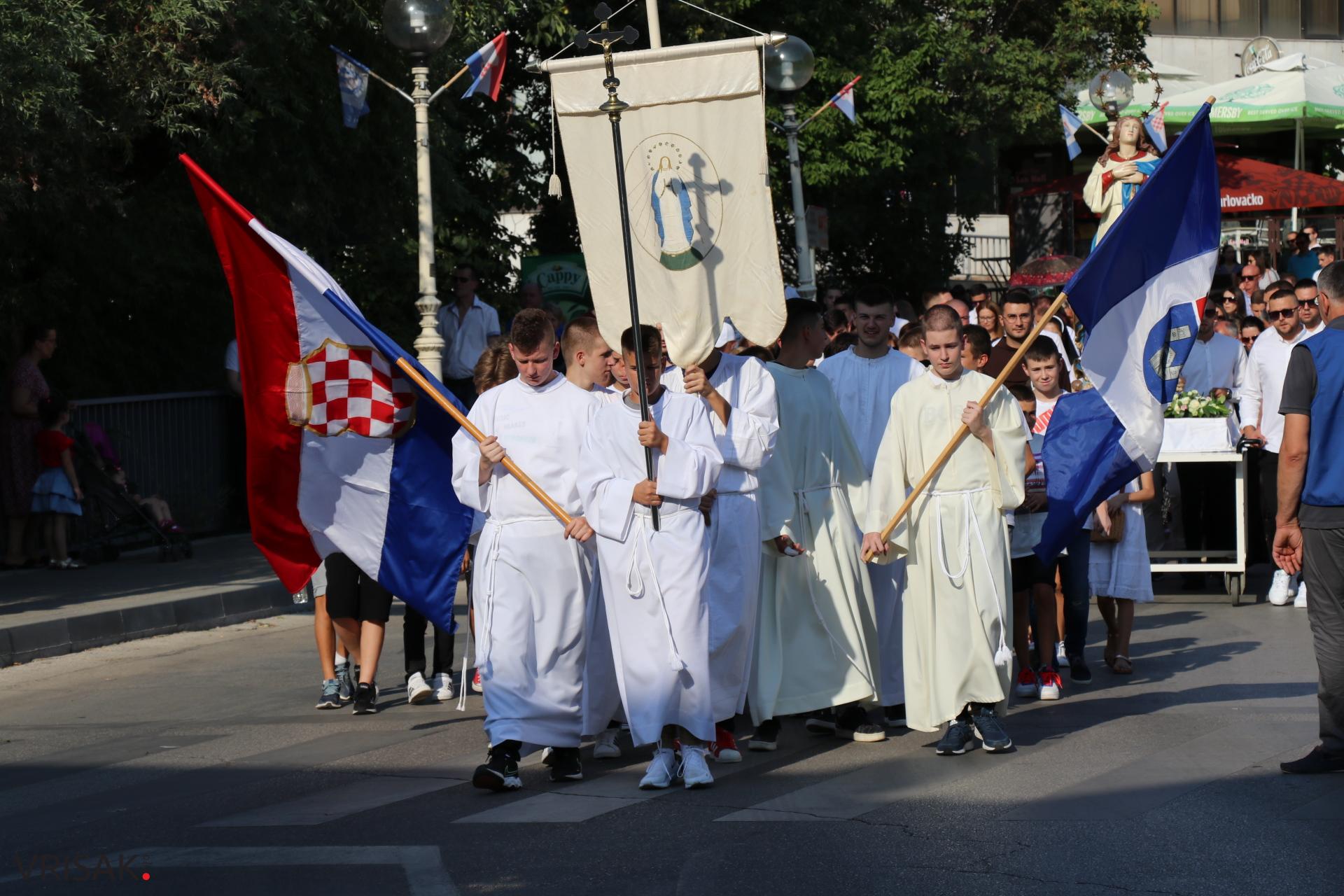 Procesija ulicama Širokog Brijega uoči blagdana Velike Gospe