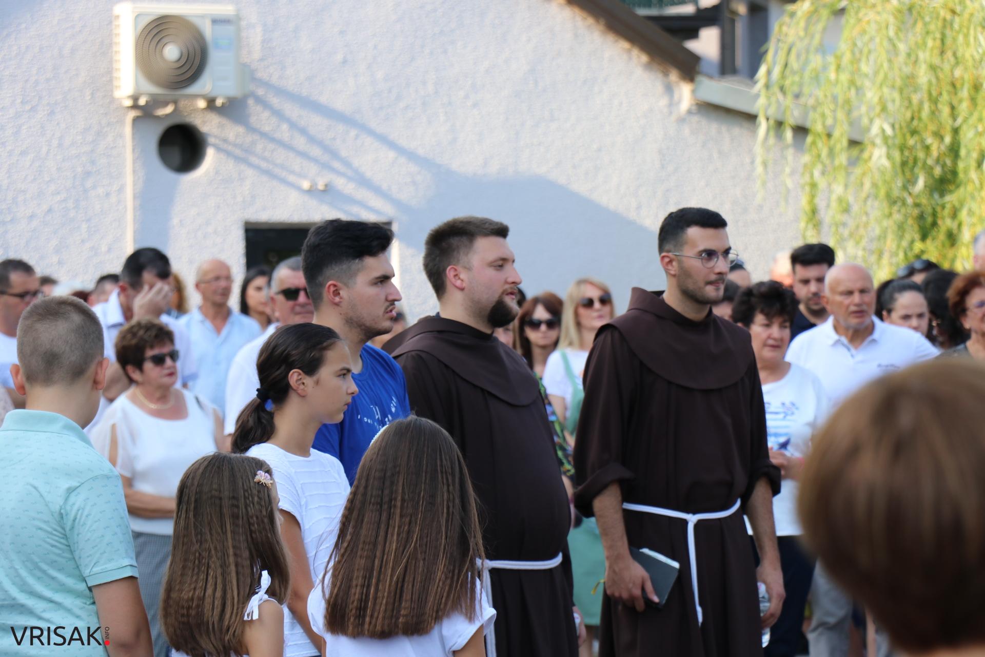 Procesija ulicama Širokog Brijega uoči blagdana Velike Gospe