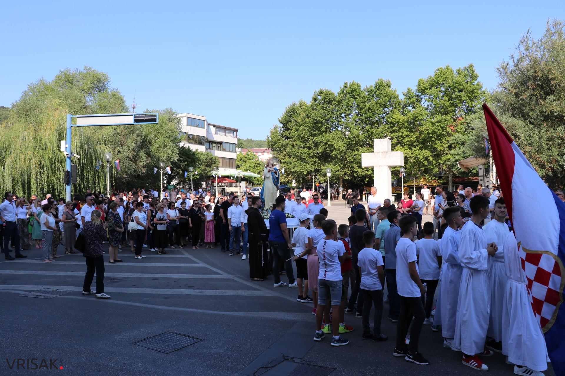 Procesija ulicama Širokog Brijega uoči blagdana Velike Gospe