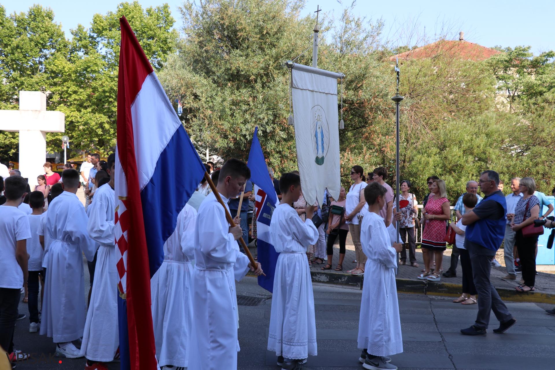Procesija ulicama Širokog Brijega uoči blagdana Velike Gospe