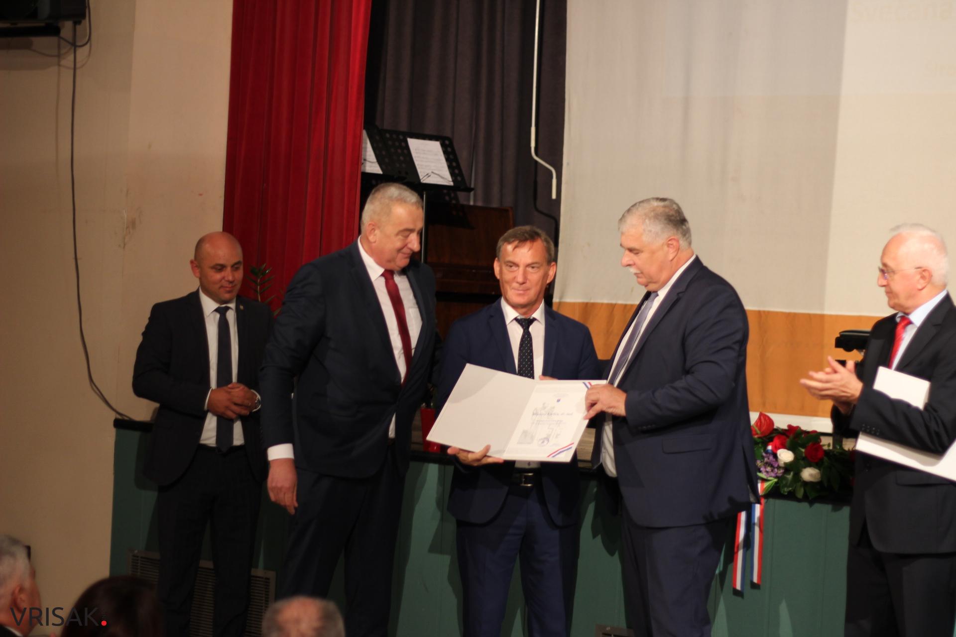 Široki Brijeg: Održana svečana sjednica Gradskog vijeća; dobitnicima uručena javna priznanja