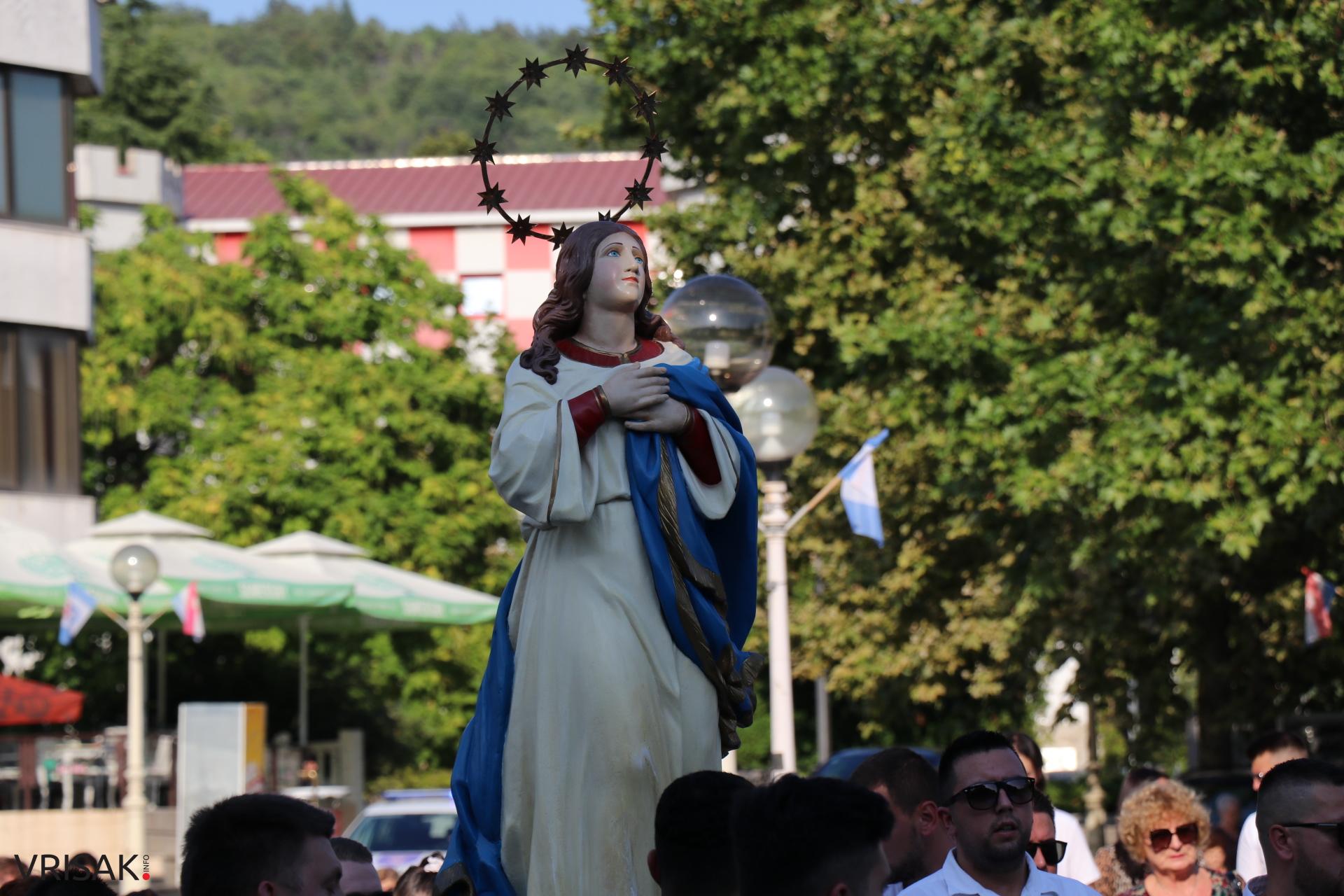 Procesija ulicama Širokog Brijega uoči blagdana Velike Gospe