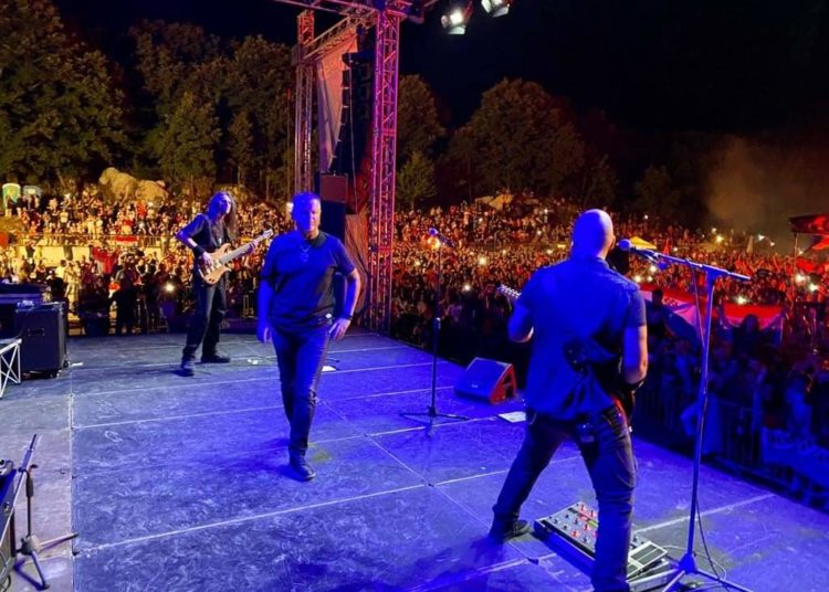 Spektakl u Drinovcima: Više od 10.000 ljudi na koncertu Marka Perkovića Thompsona