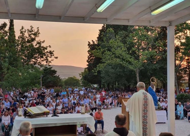 Vjerni puk spreman je za Uočnicu i blagdan Velike Gospe na Širokom Brijegu
