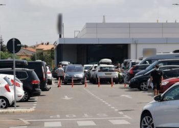 Njemački par u Hrvatskoj ostavio curice u autu sat vremena dok su oni šopingirali: Završile u bolnici