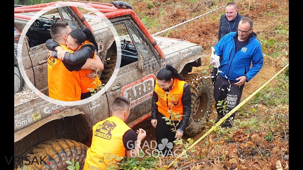 Originalna prosidba u Busovači: Martina se zavukla ispod terenca, dočekao je prsten (VIDEO)