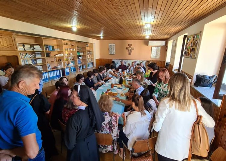 Kočerin: Misom započela škola, djeci darovana Biblija