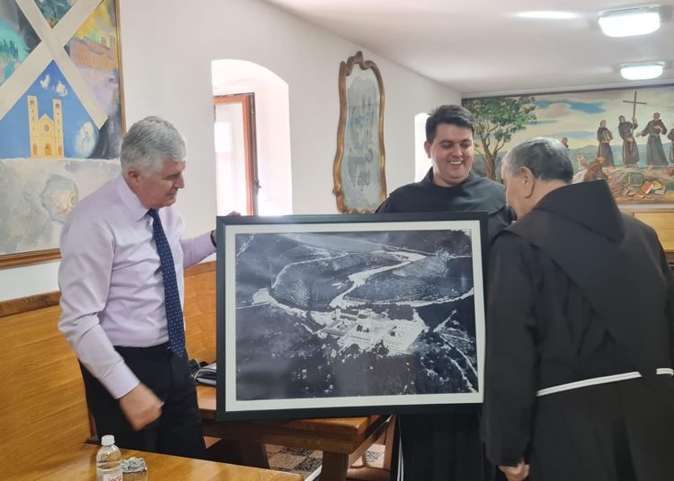 Čović i Milas posjetili Franjevački samostan u Širokom Brijegu