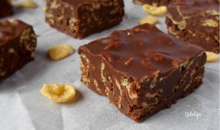 Čokoladne kocke s kikiriki maslacem