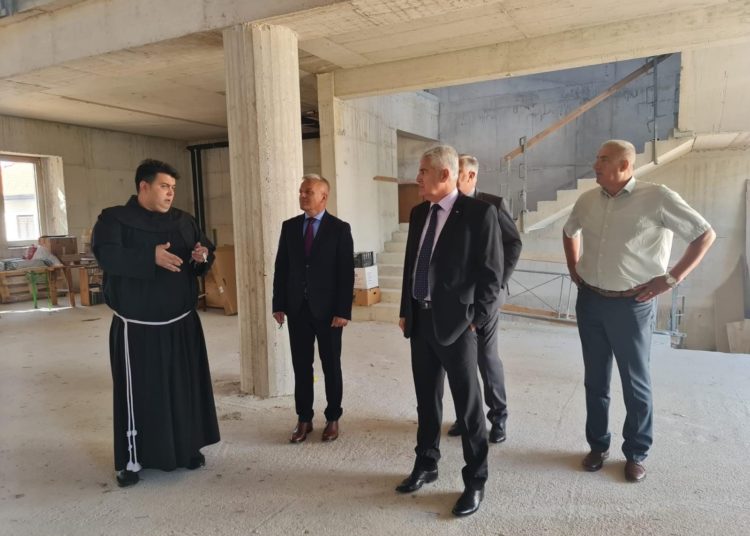 Čović i Milas posjetili Franjevački samostan u Širokom Brijegu