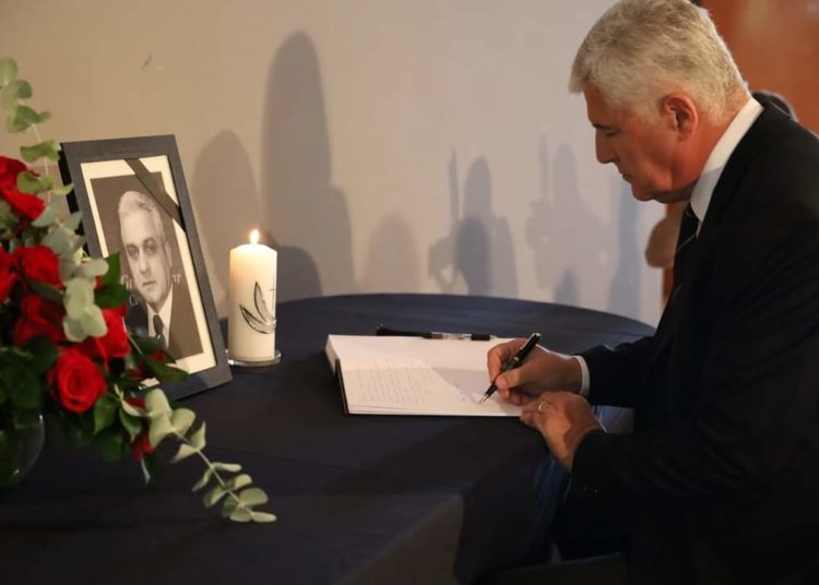 Održana komemoracija povodom prerane smrti dugogodišnjeg mostarskog gradonačelnika Ljube Bešlića