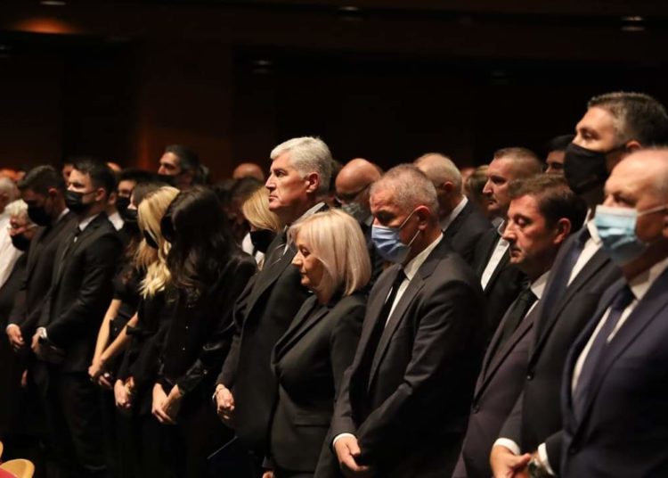 Održana komemoracija povodom prerane smrti dugogodišnjeg mostarskog gradonačelnika Ljube Bešlića