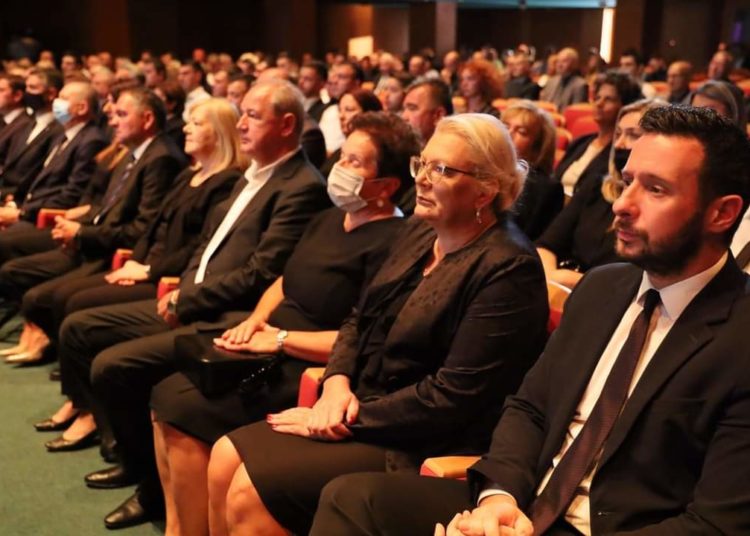 Održana komemoracija povodom prerane smrti dugogodišnjeg mostarskog gradonačelnika Ljube Bešlića