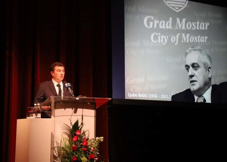 Održana komemoracija povodom prerane smrti dugogodišnjeg mostarskog gradonačelnika Ljube Bešlića