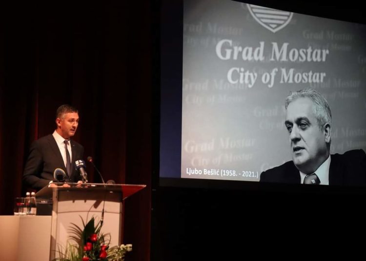 Održana komemoracija povodom prerane smrti dugogodišnjeg mostarskog gradonačelnika Ljube Bešlića