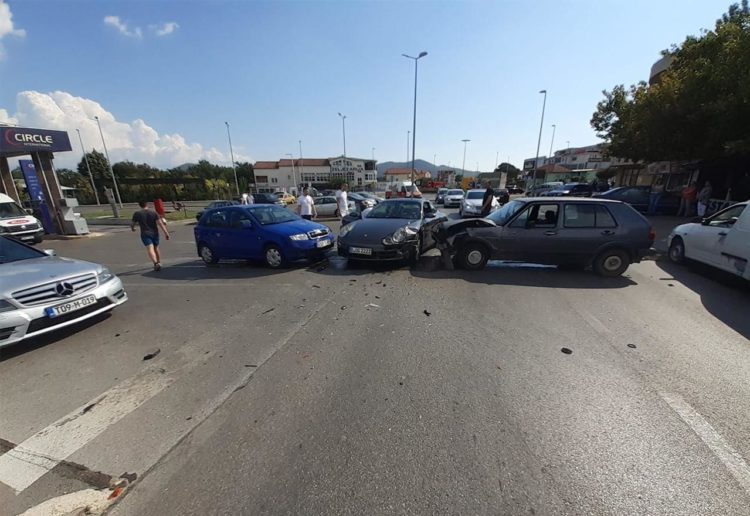 Lančana prometna nesreća na Tromeđi: Sudarili se Porsche, Fabia i ‘dvojka’
