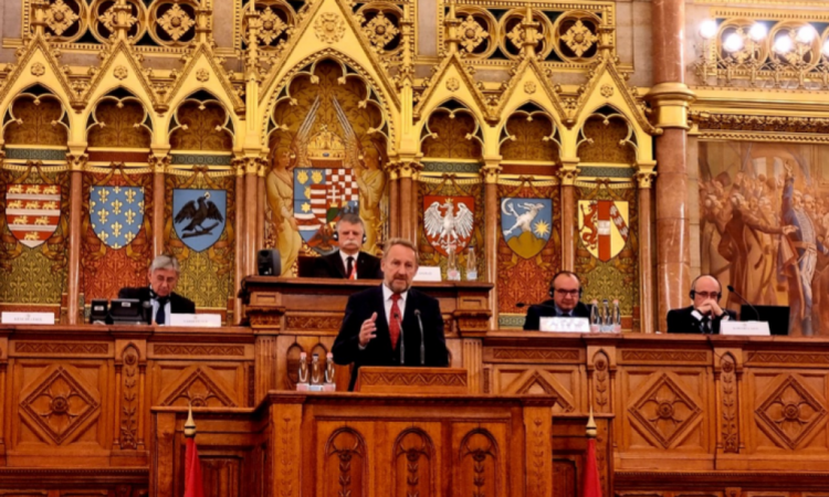 Izetbegović u Mađarskoj razarao BiH: Građanske grupacije je dvostruko više nego Hrvata