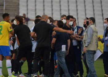 Vlasti prekinule derbi Brazila i Argentine