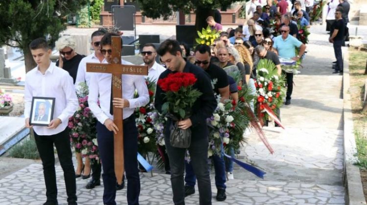 Pokopan Ljubo Bešlić, ispratio ga veliki broj građana