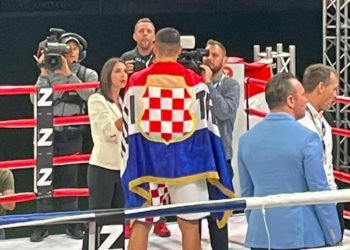 Filip Hrgović pobjedu proslavio sa zastavom Herceg-Bosne