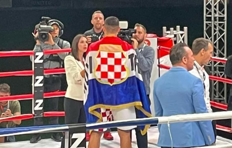 Filip Hrgović pobjedu proslavio sa zastavom Herceg-Bosne