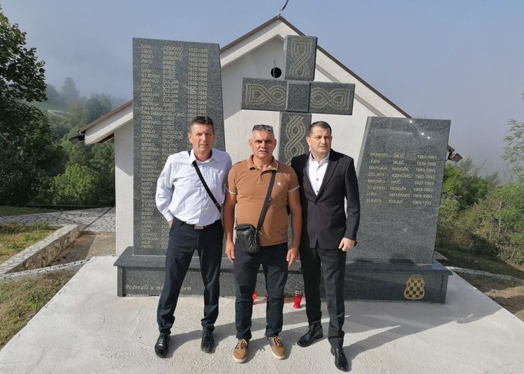 Posvećeno spomen obilježje i služena sveta misa za stradale s područja Radešine u općini Konjic